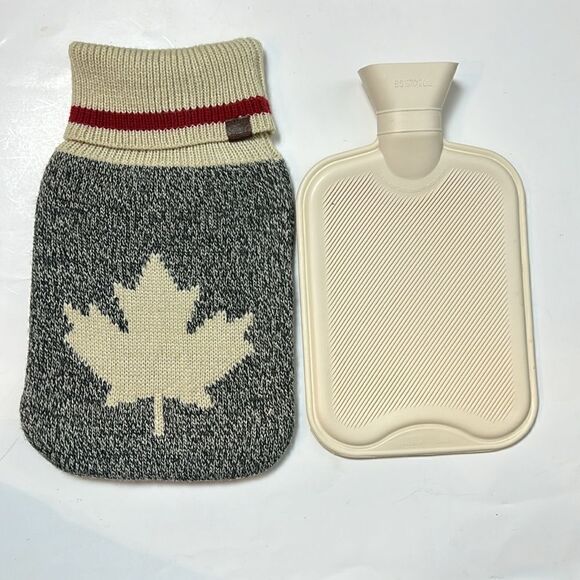 ROOTS Cloth Knit Water Bottle & Cover Maple Leaf Travel Ache Pain Vtg Retro - Picture 1 of 8